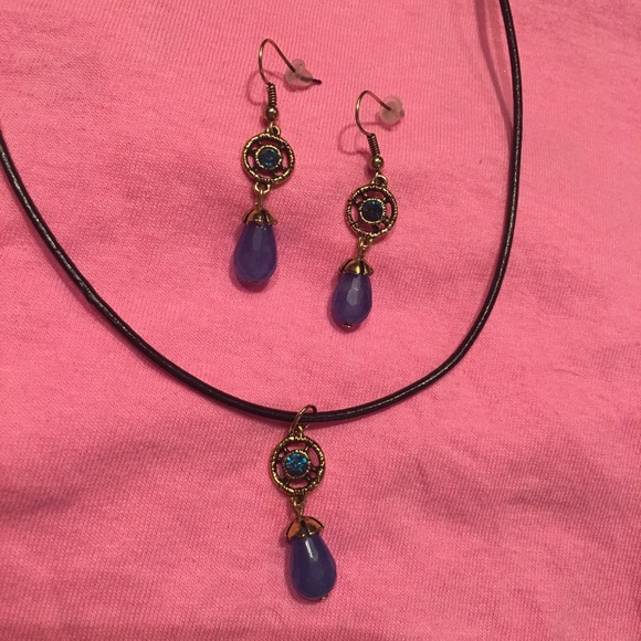 🆕Pretty blue pendant w/earrings leather cord NWT - Picture 1 of 8